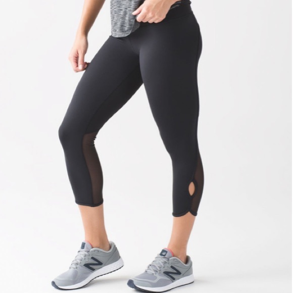 lululemon athletica Pants - Lululemon Beat The Heat Crops